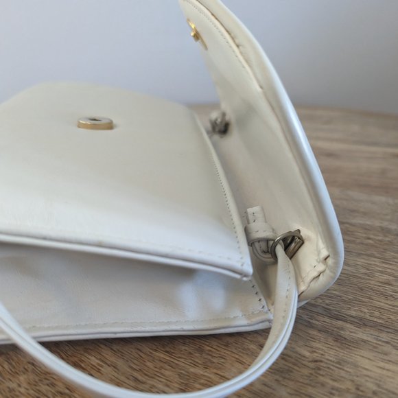 Vintage White and Gold Purse - Picture 7 of 12